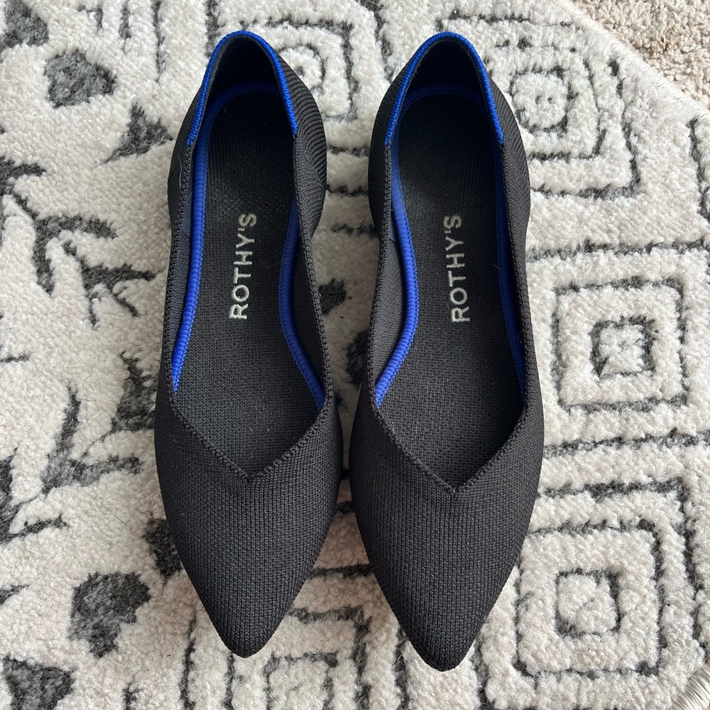 Women’s Rothy’s- The Point, black, size 6. Like new- worn once!